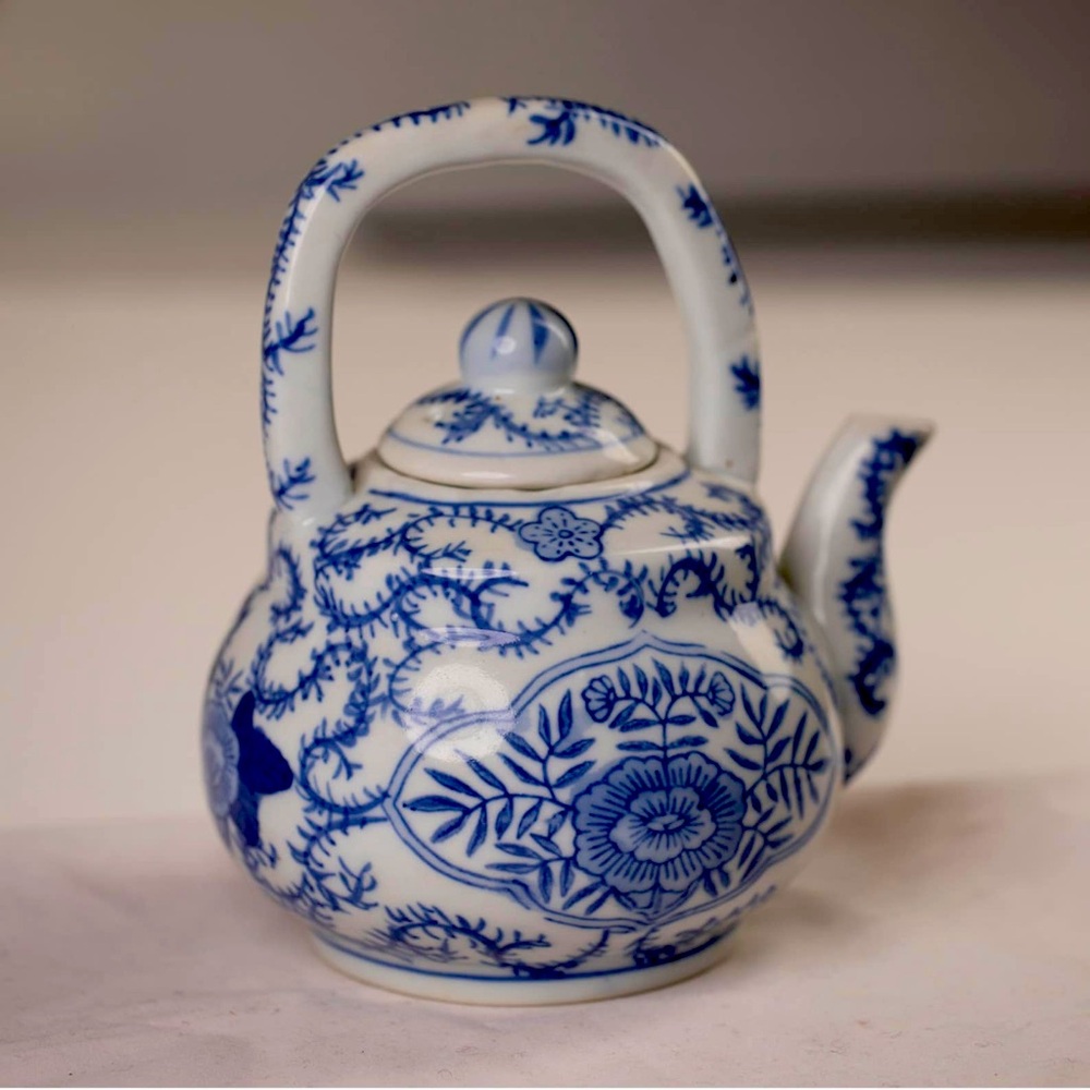 Teapot Blue and White Floral Pattern Ceramic